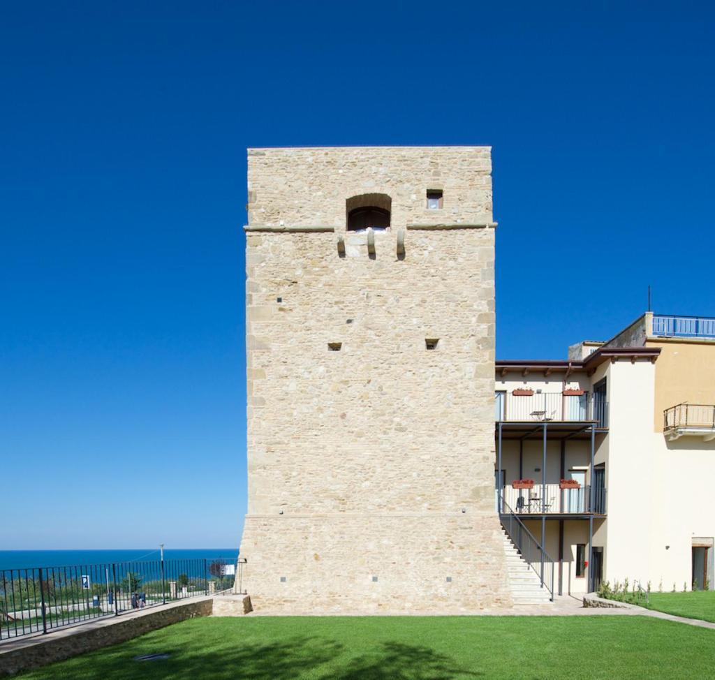 Torre Della Loggia - Dimora Storica - Ortona Acomodação com café da manhã Exterior foto