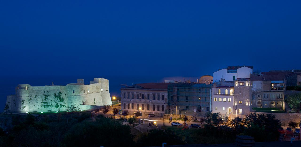 Torre Della Loggia - Dimora Storica - Ortona Acomodação com café da manhã Exterior foto