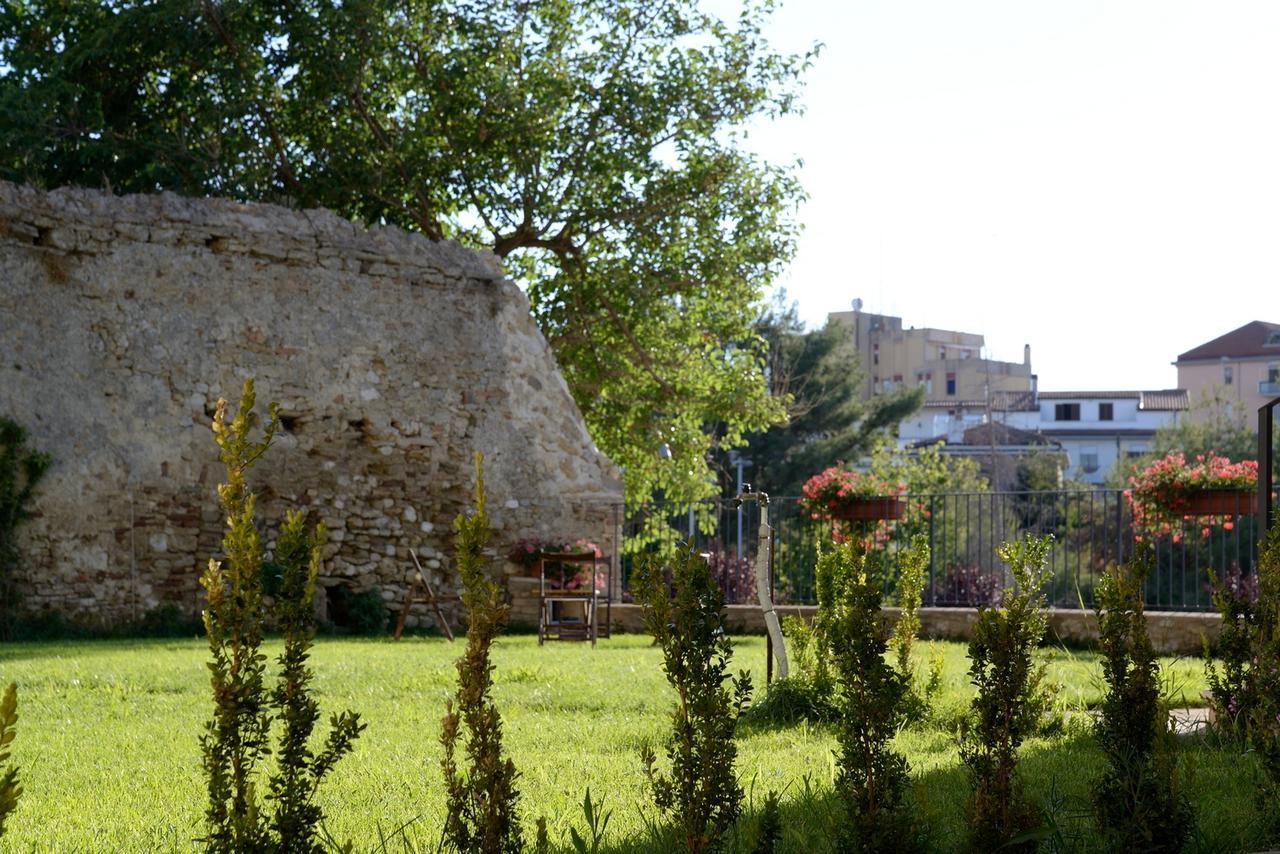 Torre Della Loggia - Dimora Storica - Ortona Acomodação com café da manhã Exterior foto